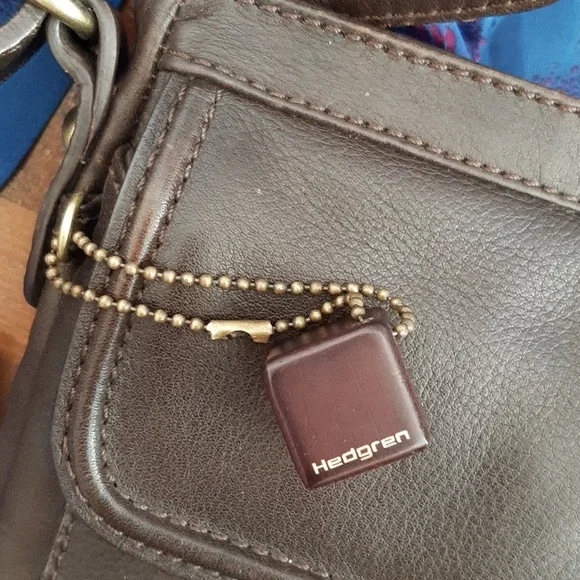 HEDGREN Brown Leather Crossbody Bag - Adjustable Strap - Great Condition - Picture 10 of 15